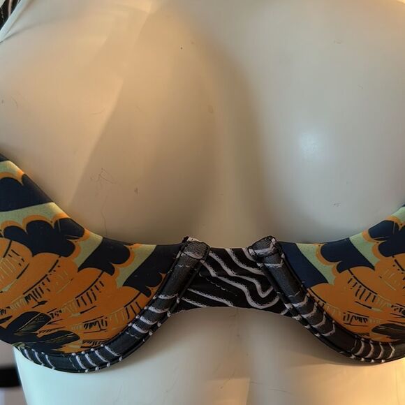 🎀 Andrea Iyamah bikini top small looks new swim wear - Picture 4 of 8